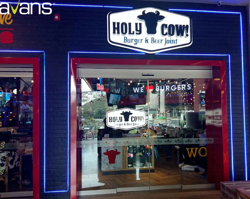 proyecto puertas instaladas en Holy Cow